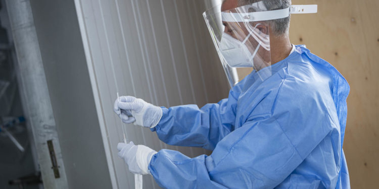 Os cribados a persoas sen síntomas esténdense ao CIFP Manuel Antonio