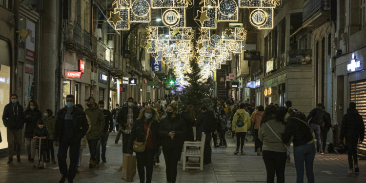 Así brilla el Nadal en Vigo, sin multitudes y con toque de queda