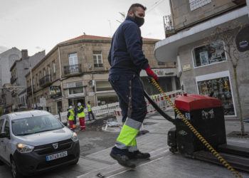 Los hospitales de Vigo aligeran las UCI y el área sanitaria retoma la mejoría de su incidencia acumulada