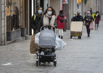 El área sanitaria de Vigo vuelve a reducir con fuerza su incidencia acumulada de los últimos 14 días