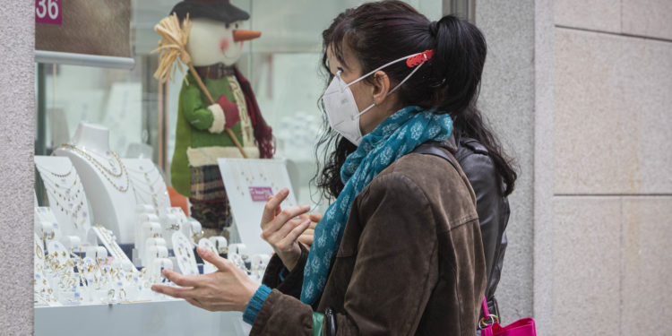 El área sanitaria de Vigo vuelve a reducir sus pacientes con Covid-19 pero empeora sus incidencias acumuladas