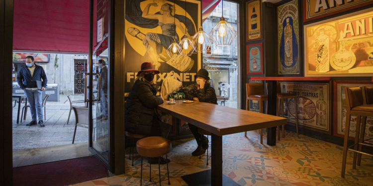 Vuelven a subir los hospitalizados por Covid-19 en Vigo mientras bajan los enfermos aislados en sus casas