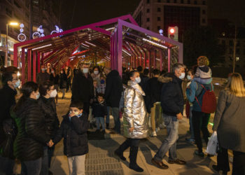 Vigo llena la nueva Gran Vía: paseos en las rampas y protestas en la calzada