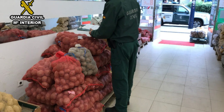 La Guardia Civil inmoviliza en Vigo una partida de patatas por transgedir la normativa de Indicación Geográfica Protegida