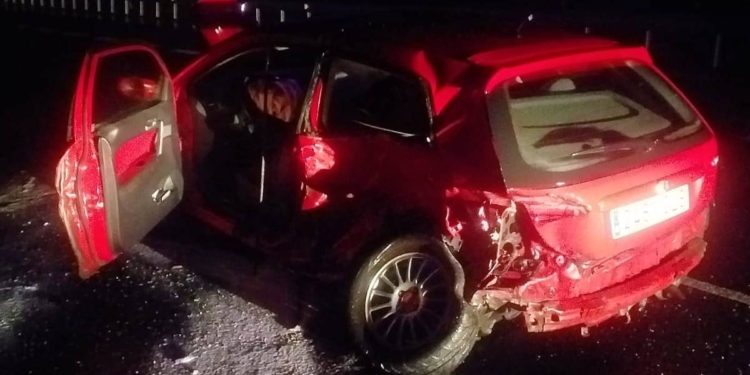 Dos heridos al salirse de de la vía un vehículo en la A-55 en Mos