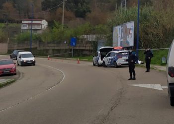 Muere un motorista en Vigo tras chocar contra una farola en la Estrada Vella de Madrid