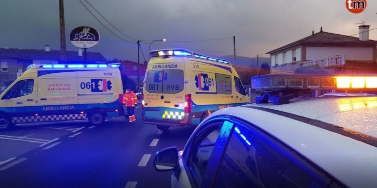 Colisión con tres heridos en Nigrán al chocar un taxi y un todoterreno