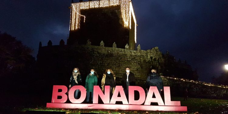O Castelo de Soutomaior acende a maxia do Nadal con 25.000 lámpadas led
