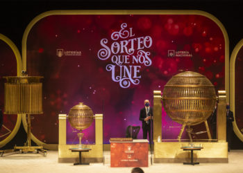 El Quinto Premio al 86.986 reparte diez décimos en seis administraciones de Vigo, O Porriño y Mos