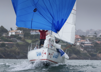 La borrasca «Dora» impide competir a los Figaro en Baiona