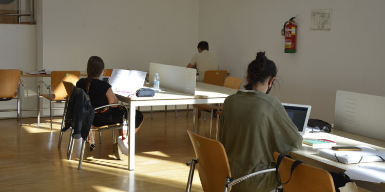 As bibliotecas centrais do campus e de Torrecedeira abrirán nas fins de semana ata o 24 de xaneiro