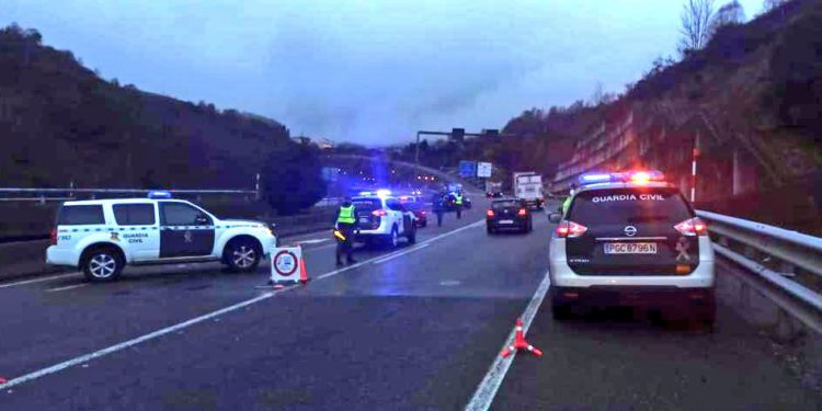 La Guardia Civil intensifica los controles de movilidad y de reuniones navideñas en Galicia