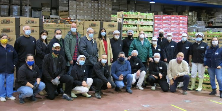 Frutas Nieves garantiza coliflor y uvas a los comedores sociales y Banco de Alimentos de la provincia