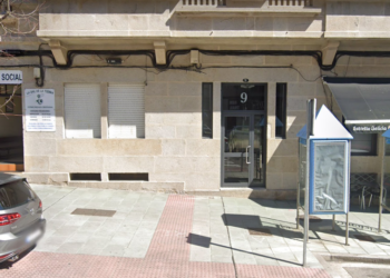 Trasladan a tres personas, entre ellas un menor, al Álvaro Cunqueiro por un incendio en su piso