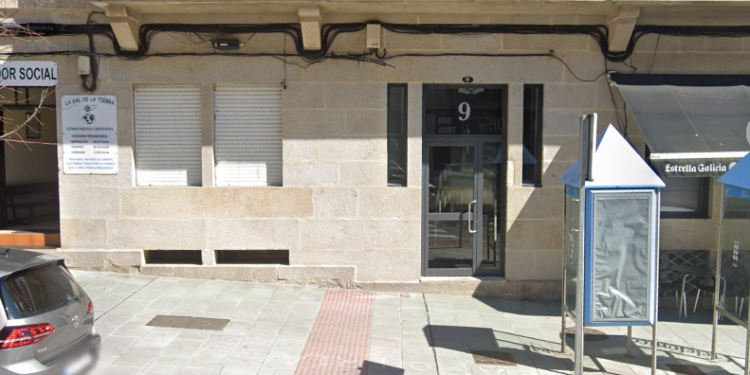 Trasladan a tres personas, entre ellas un menor, al Álvaro Cunqueiro por un incendio en su piso