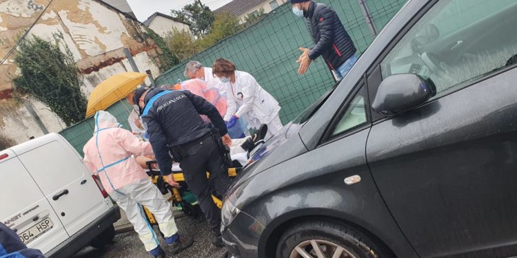 A Policía Local do Porriño reanima en plena rúa a un peón que sufriu unha parada cardiorrespiratoria